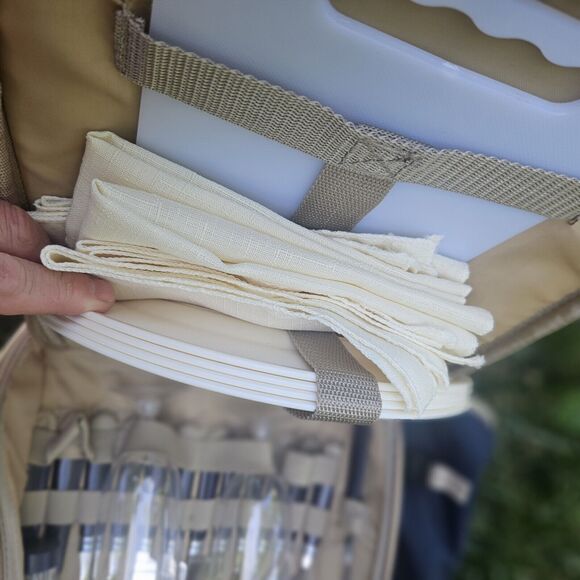 Picnic Backpack 4 Person Set Pack Insulated Waterproof Bag Family Camping - Picture 9 of 15